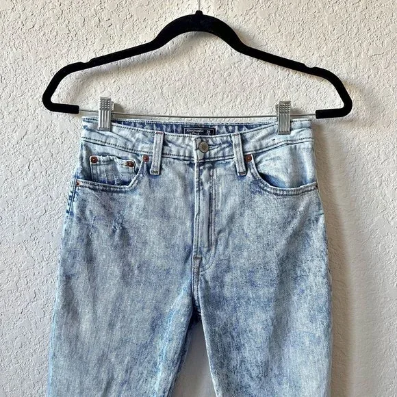 Abercrombie & Fitch Simone High Rise Slim Jeans in Acid Wash - Picture 4 of 10